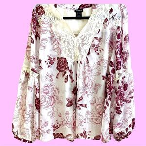 NEW WITHOUT TAGS! TORRID Plus Size Floral Print Chiffon Lace Inset Blouse.
